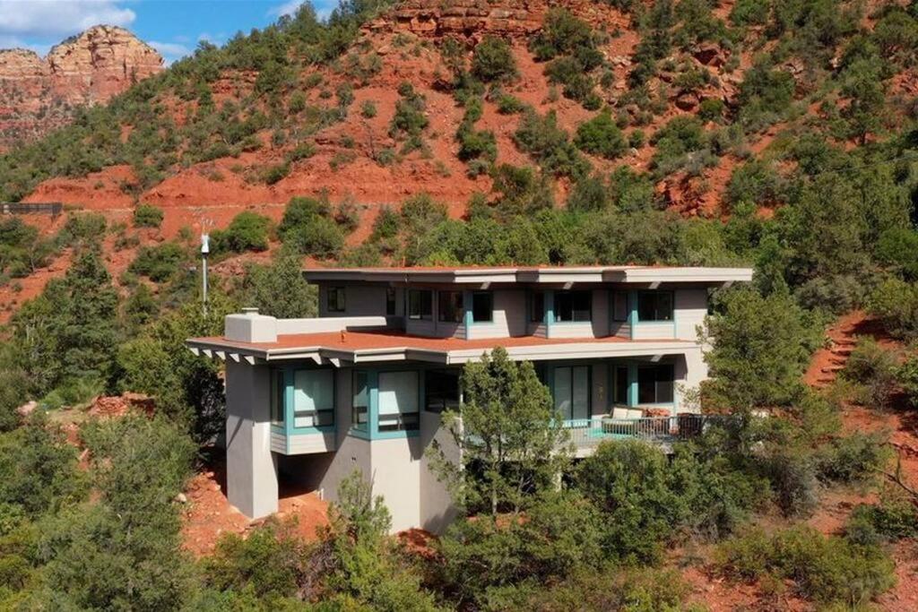 Stunning Views, Large Deck W/ Private Hiking Trail Sedona