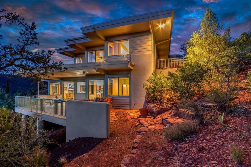 Stunning Views, Large Deck W/ Private Hiking Trail