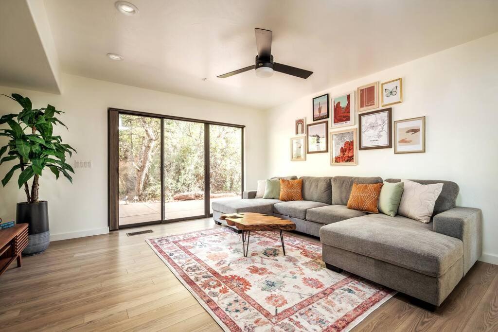 Stunning Views, Large Deck W/ Private Hiking Trail Holiday home Sedona