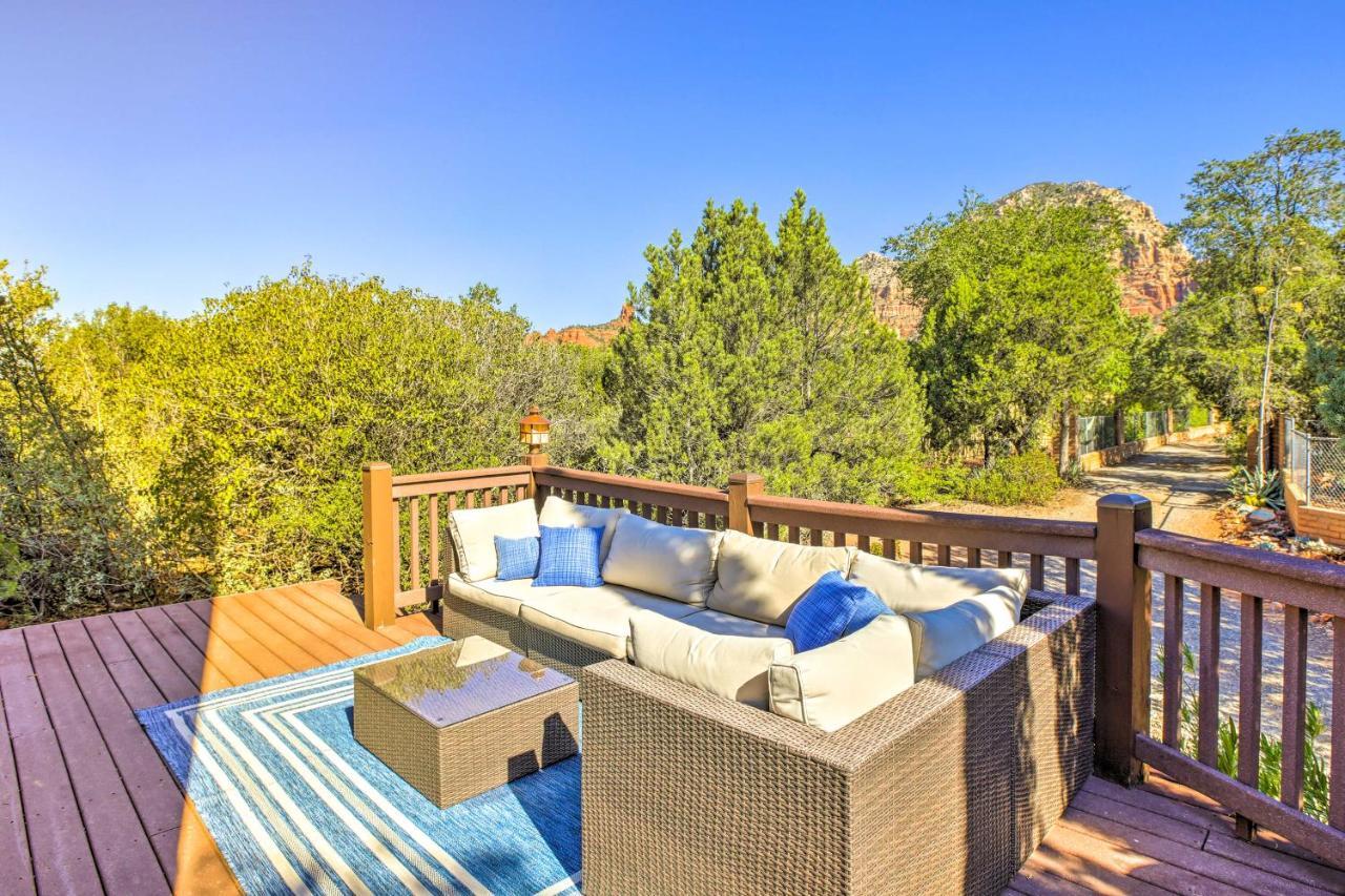 Bright With Deck And Mountain Views!