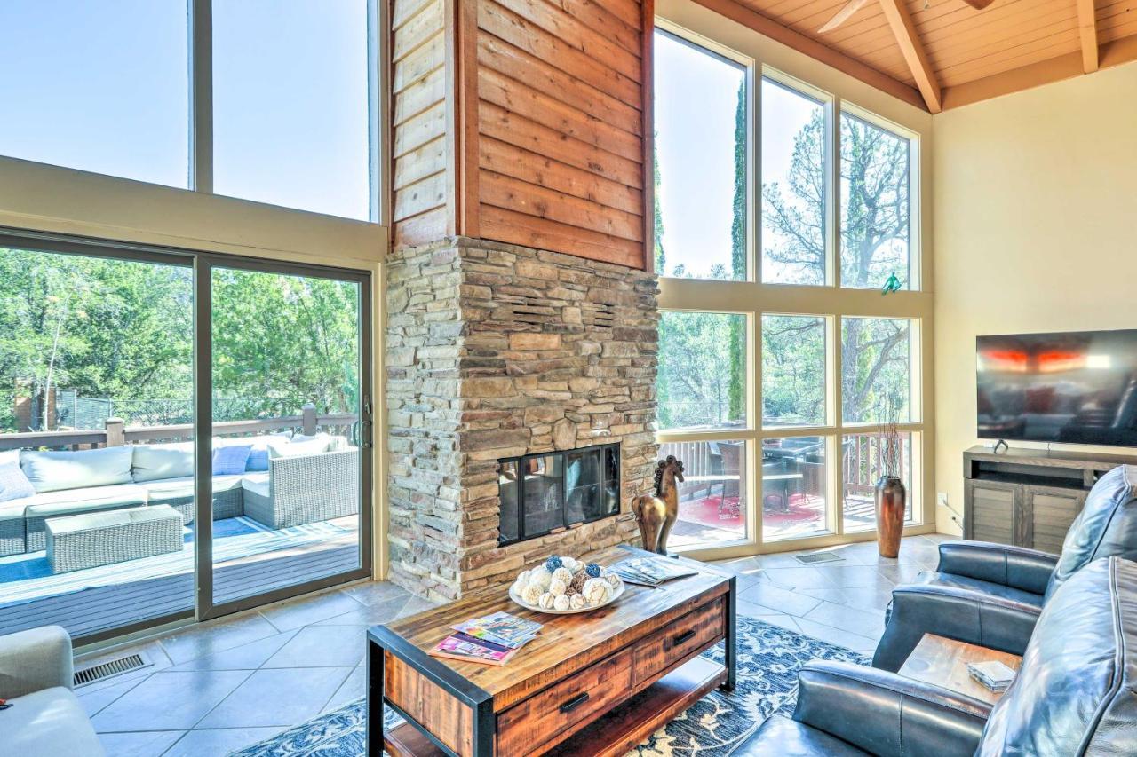 Holiday home Bright With Deck And Mountain Views! *
