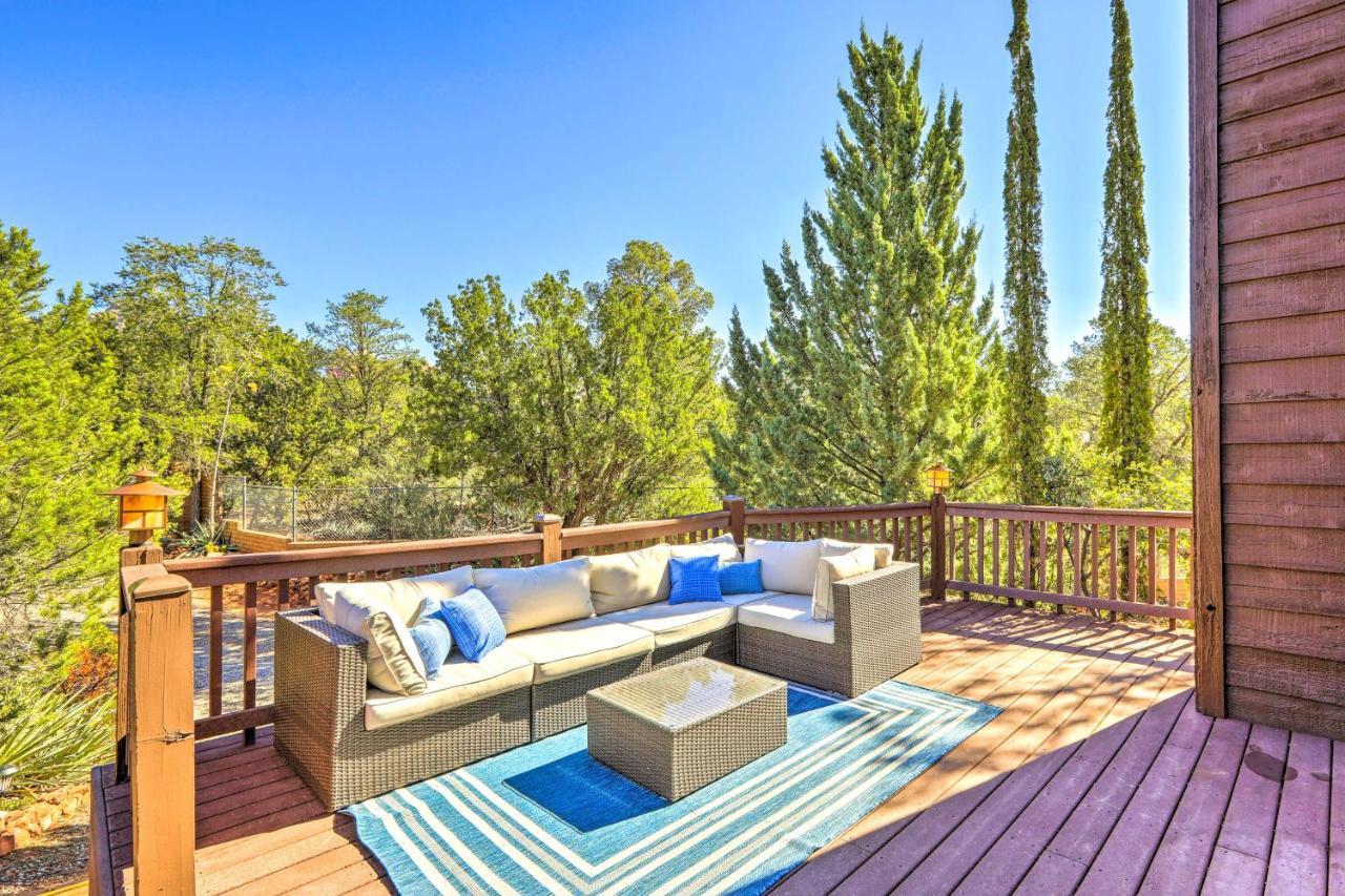 Bright With Deck And Mountain Views!