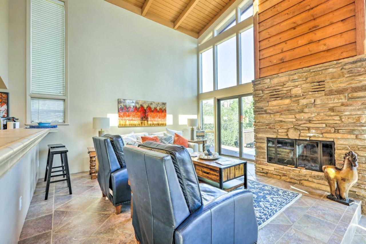 Holiday home Bright With Deck And Mountain Views!
