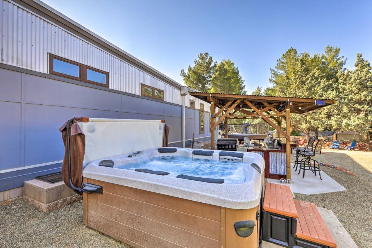 Pet-friendly With Yard And Hot Tub! Holiday home