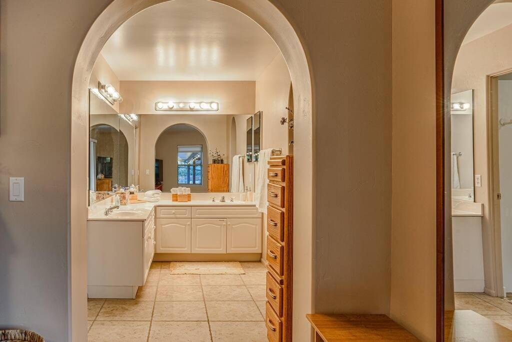 Prime Uptown Location- Mountain View- Kid Friendly - Sleeps 10 Holiday home