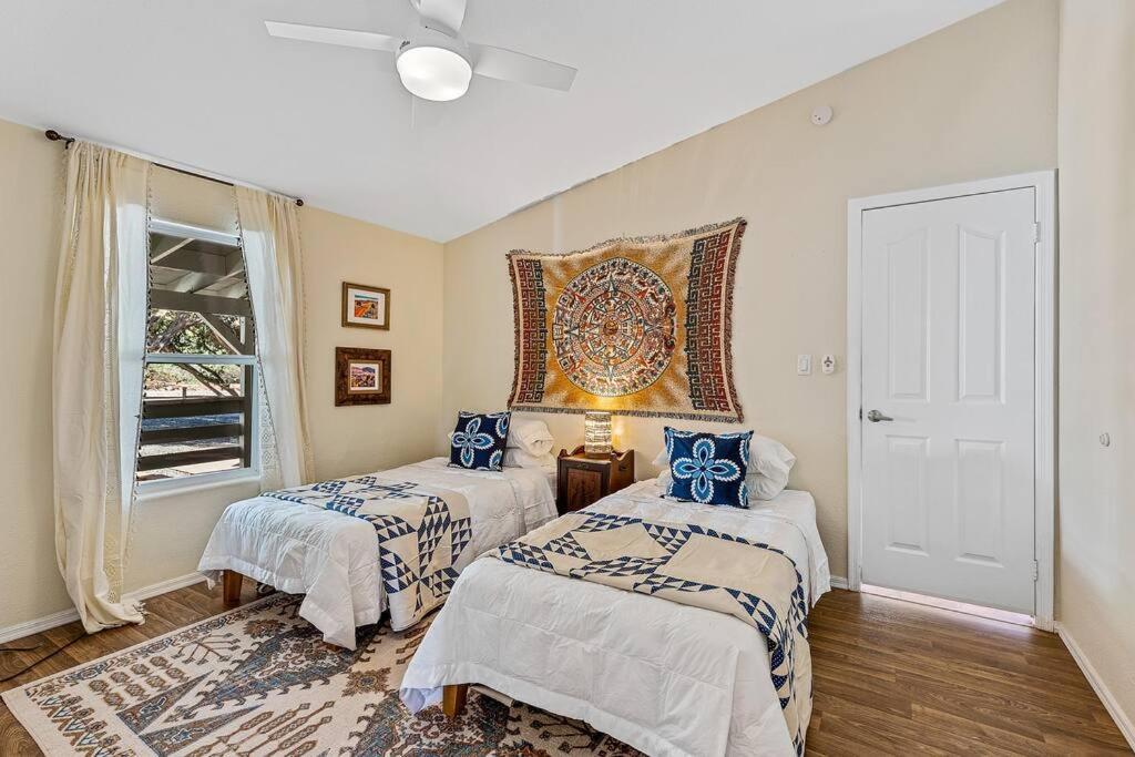 Serene Home- Sleeps 16 - Pet Friendly - Hot Tub - Pool -2 Kitchens! Sedona