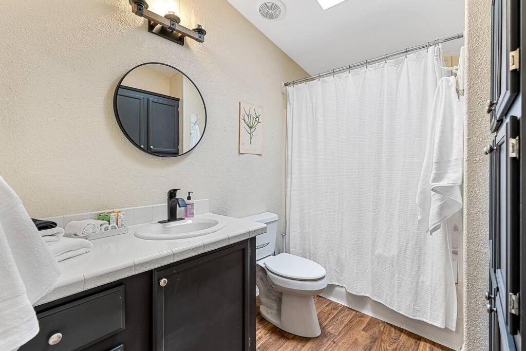 Holiday home Serene Home- Sleeps 16 - Pet Friendly - Hot Tub - Pool -2 Kitchens! Sedona