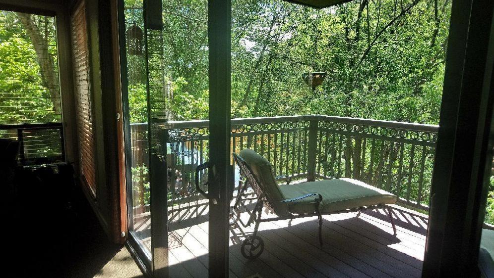 Above Oak Creek Inn