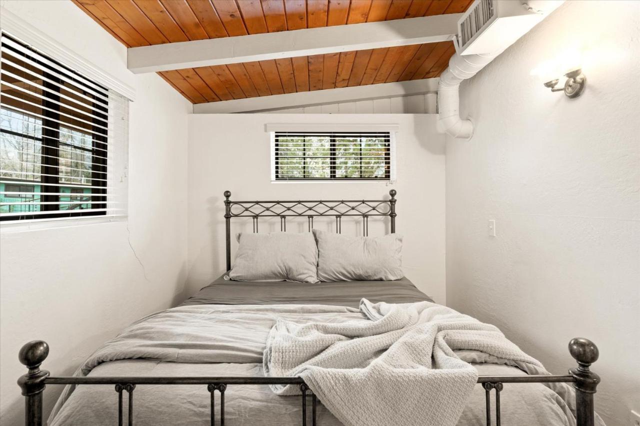 Cozy With Private Creek Access Holiday home