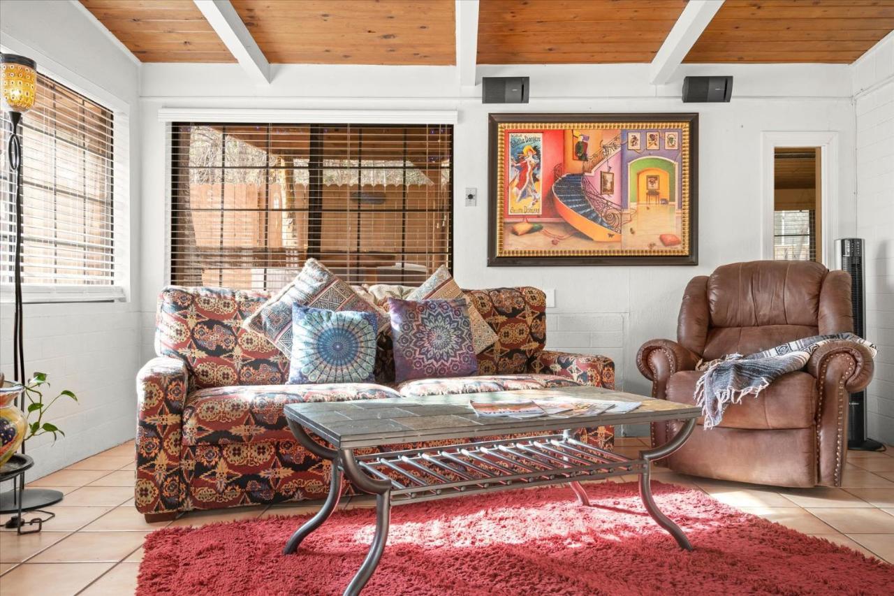 Cozy With Private Creek Access Holiday home