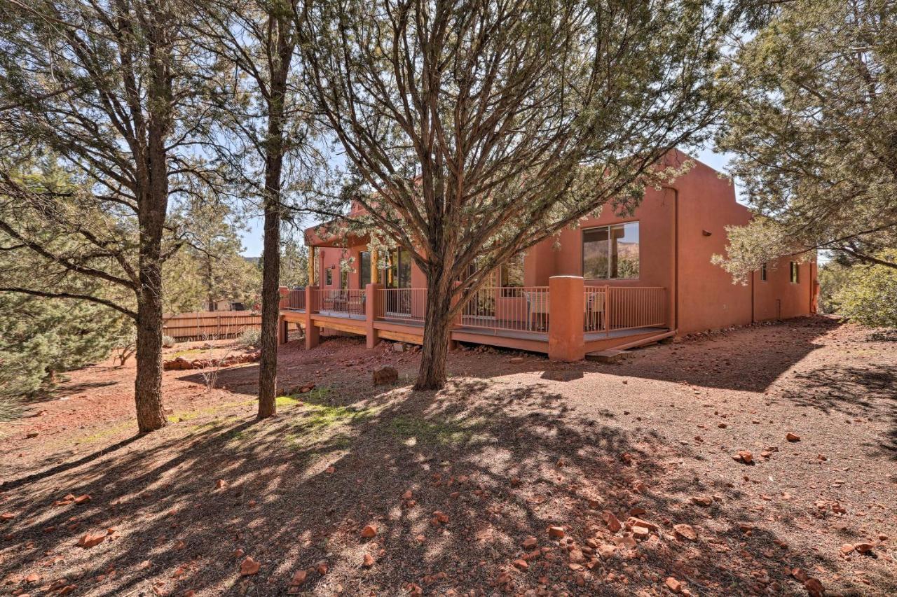 Luxury Living Remodeled With Red Rock Views! Holiday home
