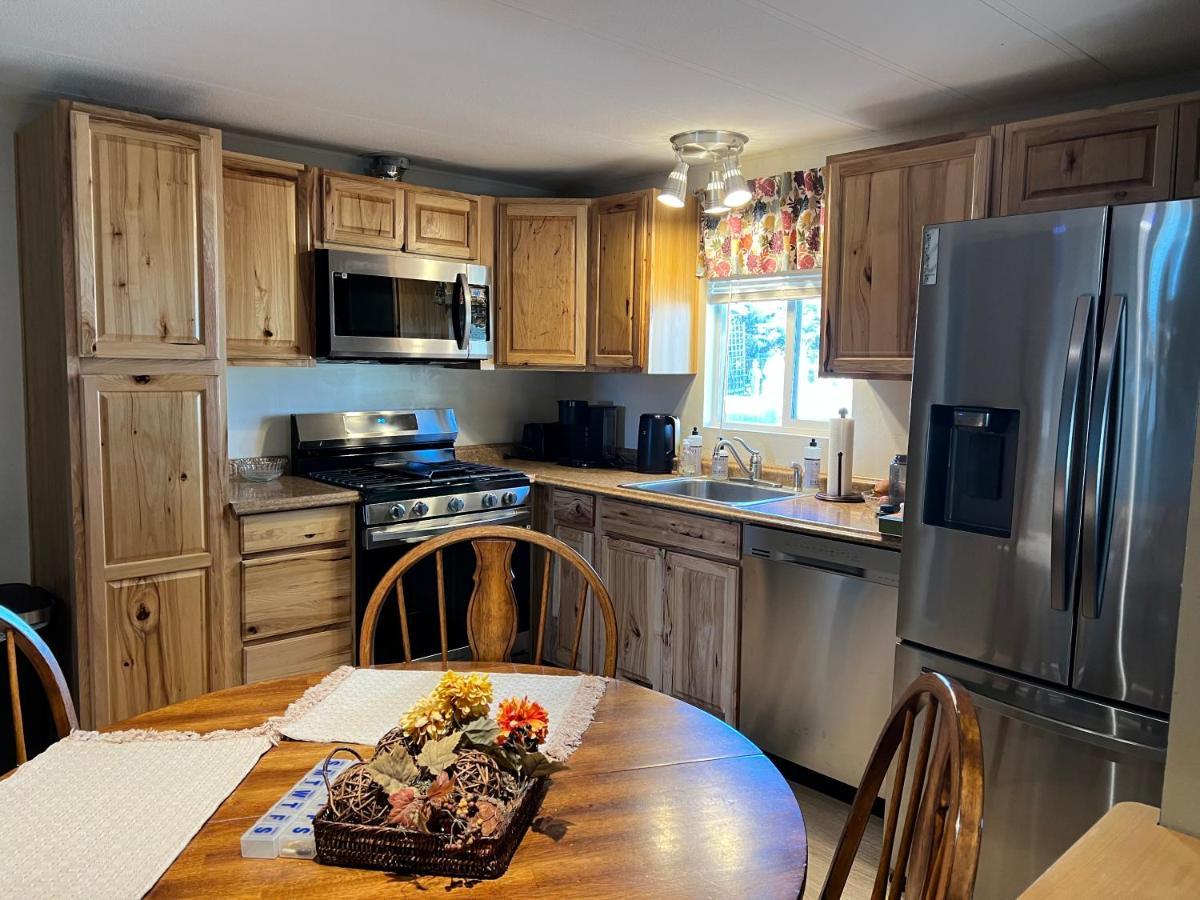 Serene 2 Bedroom! Walk To Trails! Red Rock Mountain Views! Holiday home Sedona