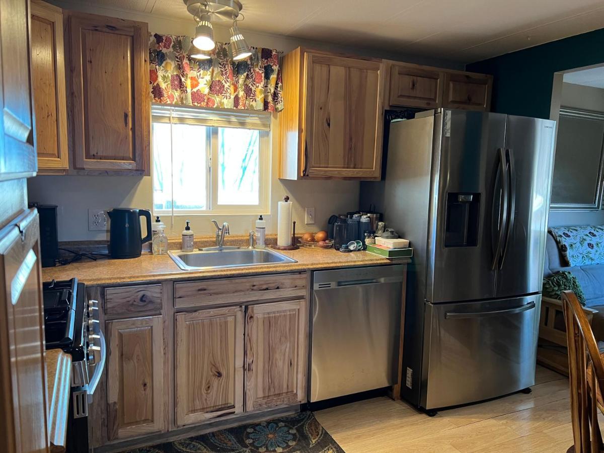 Holiday home Serene 2 Bedroom! Walk To Trails! Red Rock Mountain Views! *