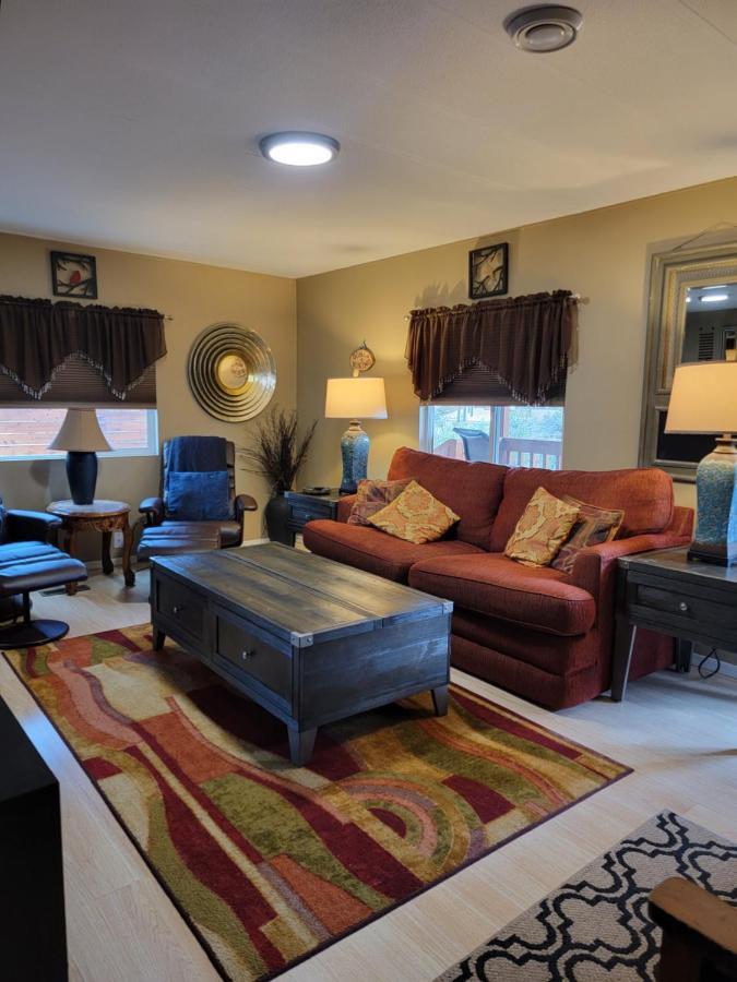 Holiday home Serene 2 Bedroom! Walk To Trails! Red Rock Mountain Views! *