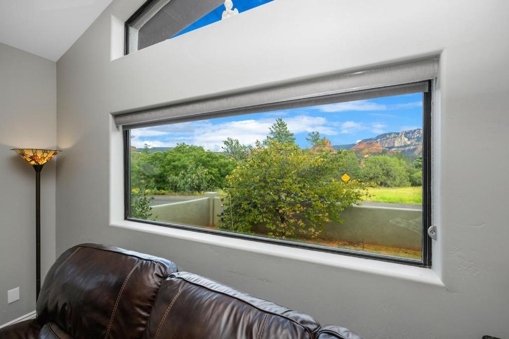 Villa Uptown Gem! Wow! Views!! New! Barrel Sauna!!! Close To Trails, Walk To Uptown Sedona, Restaurants And Shopping *