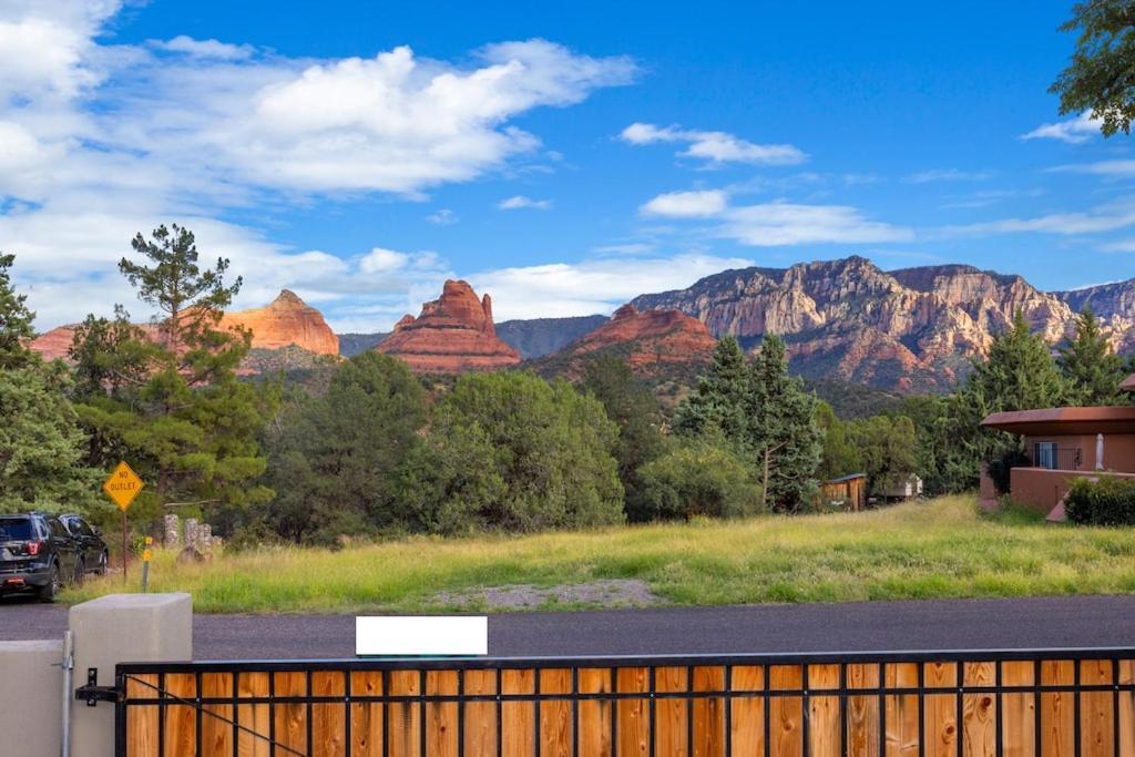 Uptown Gem! Wow! Views!! New! Barrel Sauna!!! Close To Trails, Walk To Uptown Sedona, Restaurants And Shopping Villa *