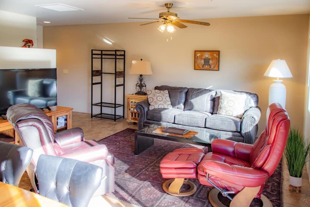 Shaman's Den - Aptly Decorated Space W/a View Apartment