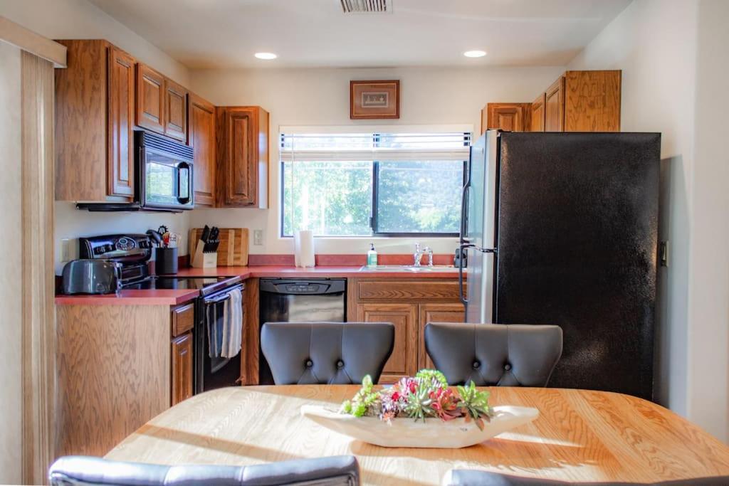 Apartment Shaman's Den - Aptly Decorated Space W/a View Sedona