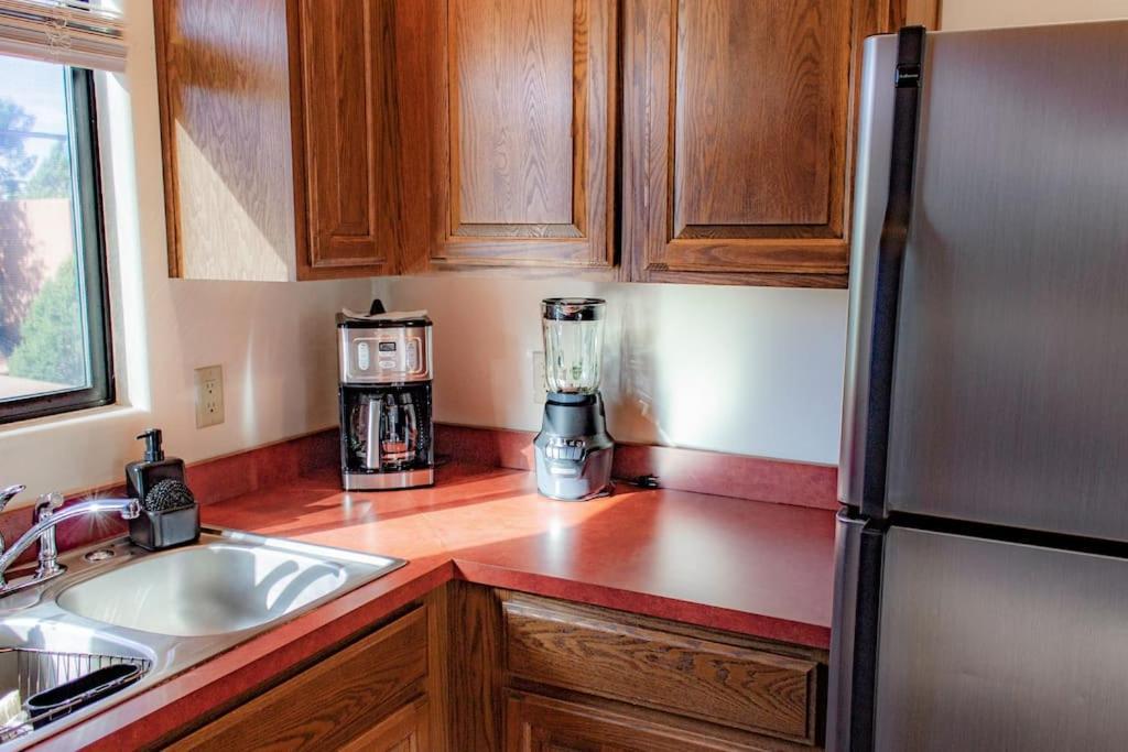 Shaman's Den - Aptly Decorated Space W/a View Sedona