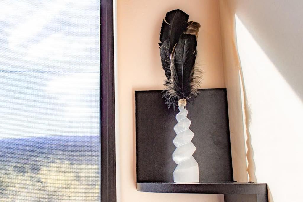 Shaman's Den - Aptly Decorated Space W/a View Sedona