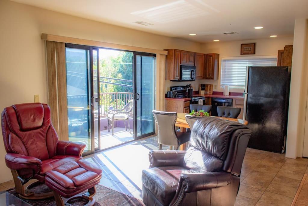Shaman's Den - Aptly Decorated Space W/a View Sedona