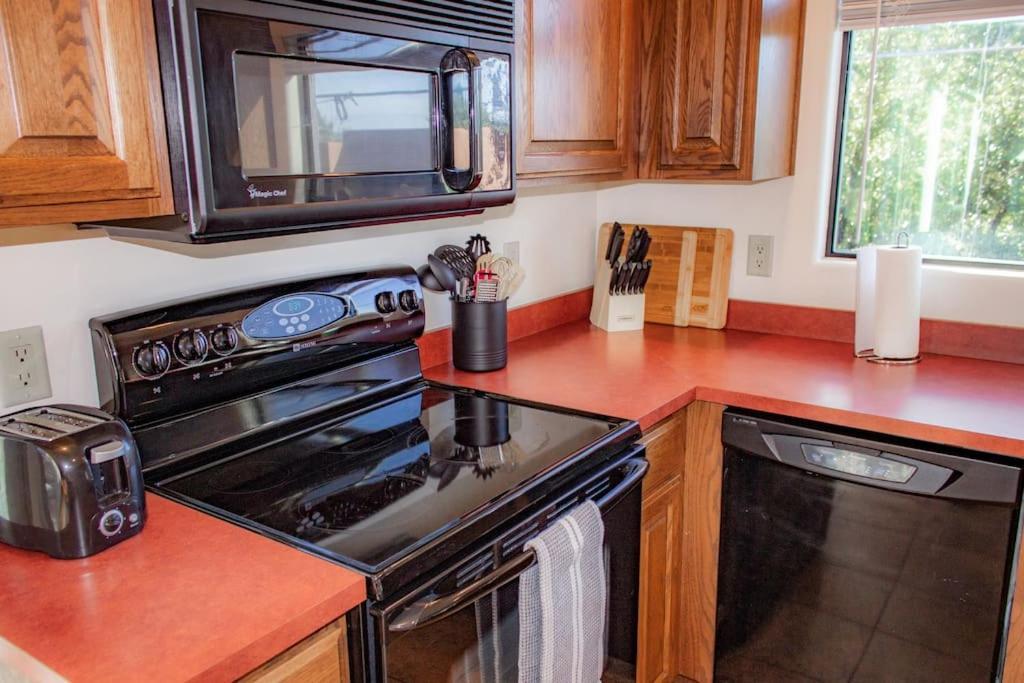 Shaman's Den - Aptly Decorated Space W/a View Apartment Sedona