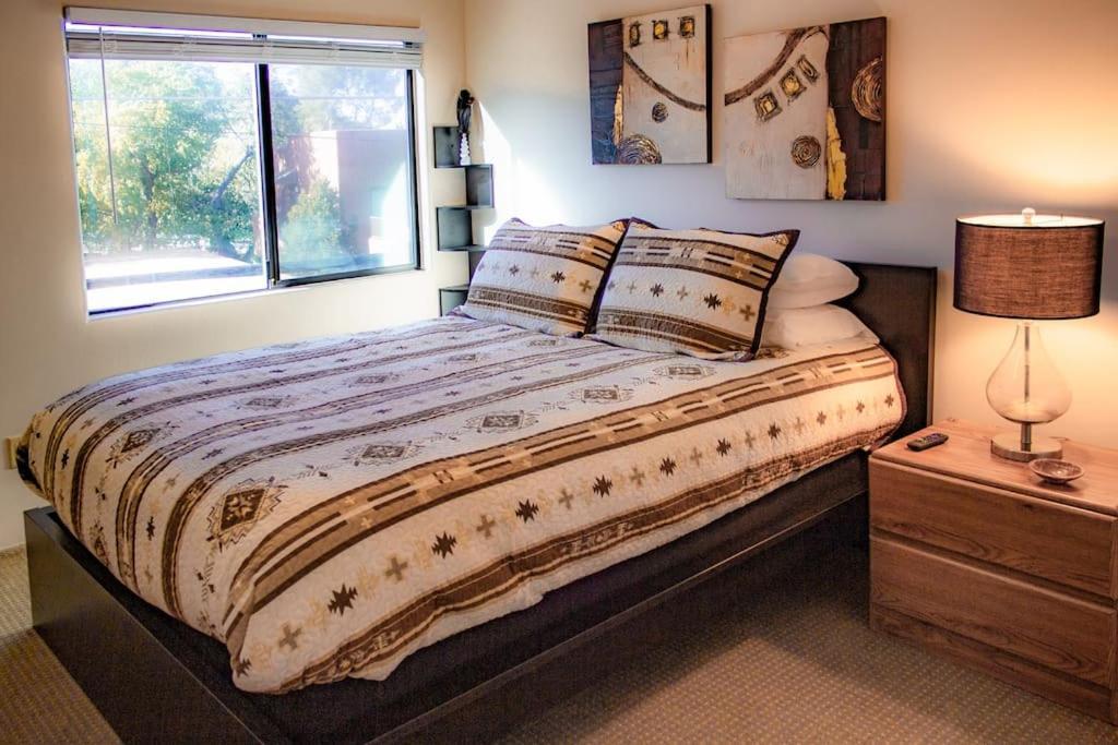 Shaman's Den - Aptly Decorated Space W/a View Sedona