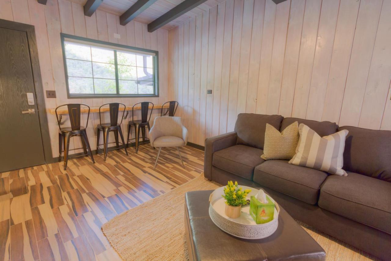 Destination Oak Creek 5 Apts *
