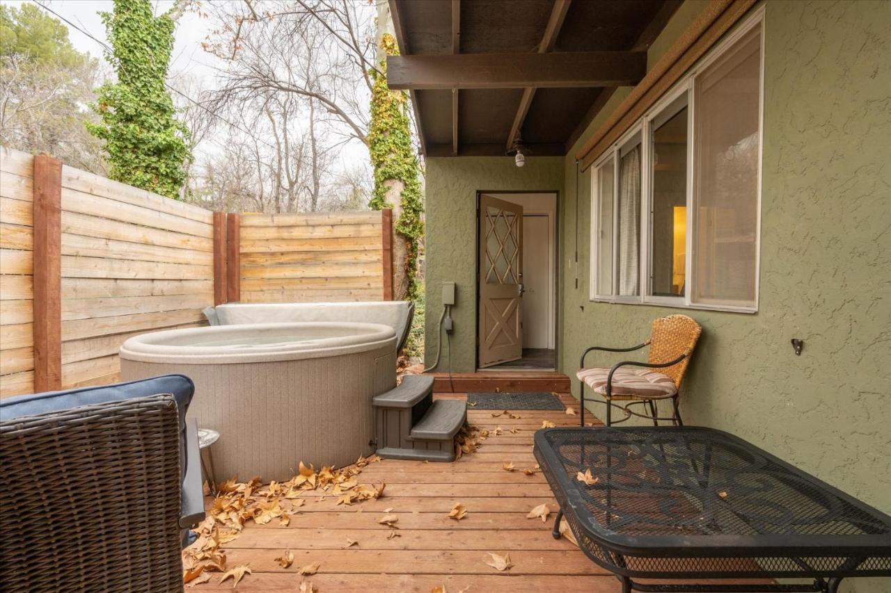 Creekside Retreat 55 Holiday home