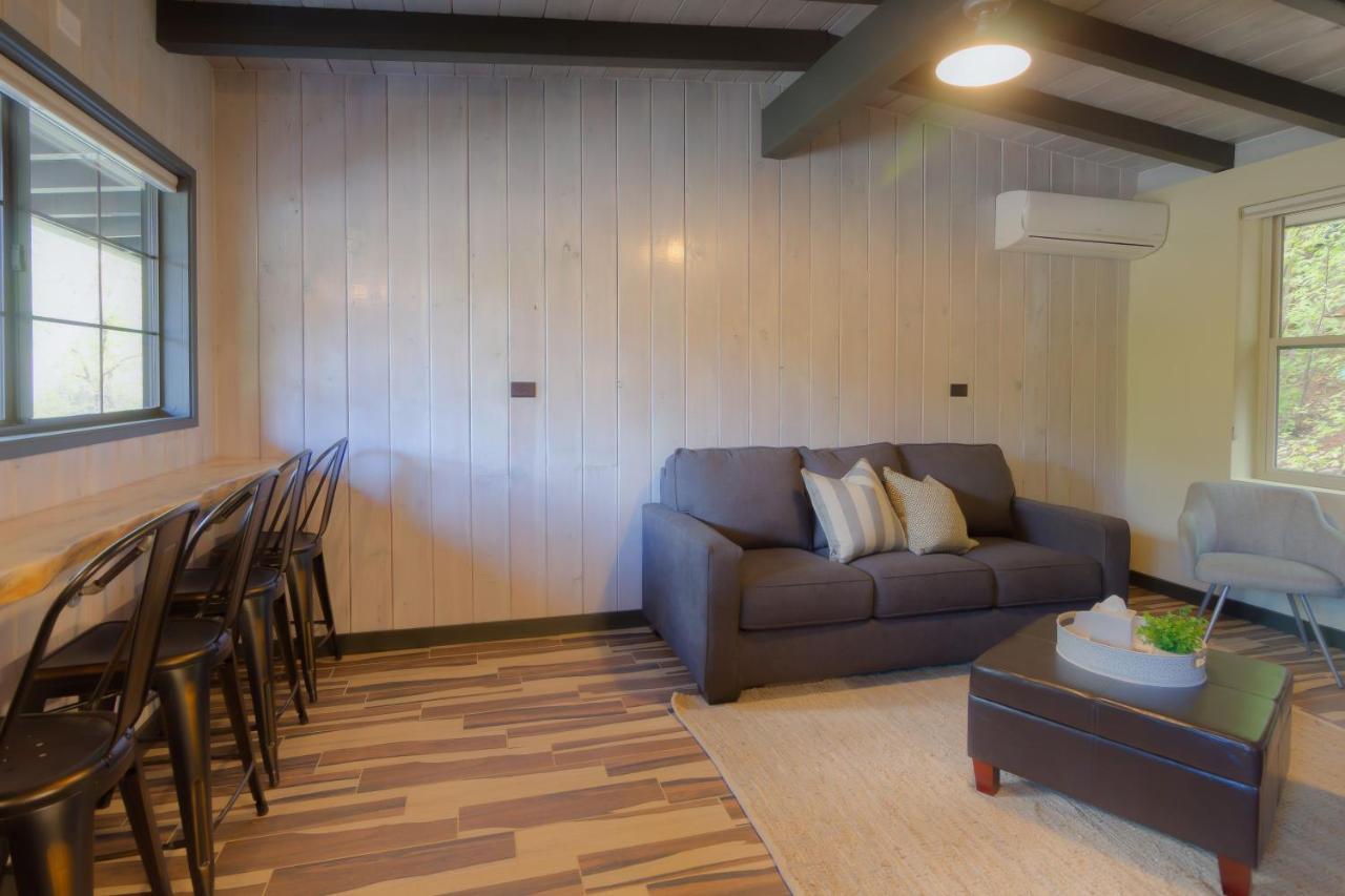 Destination Oak Creek 3 Apts *