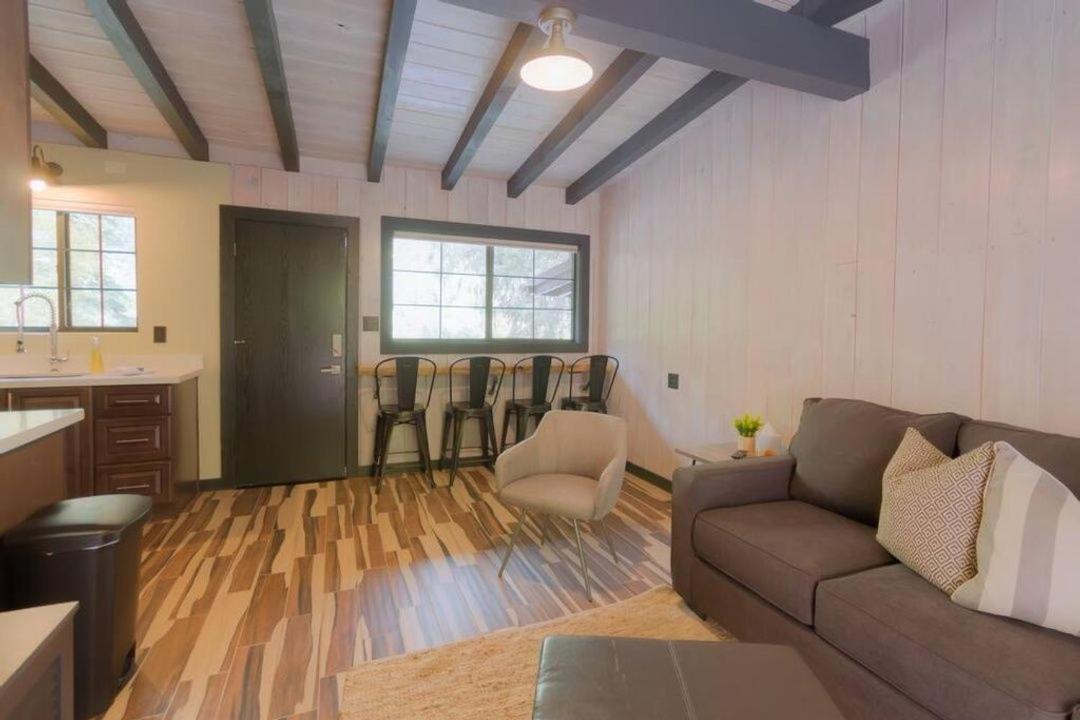 Destination Oak Creek 10 Apts