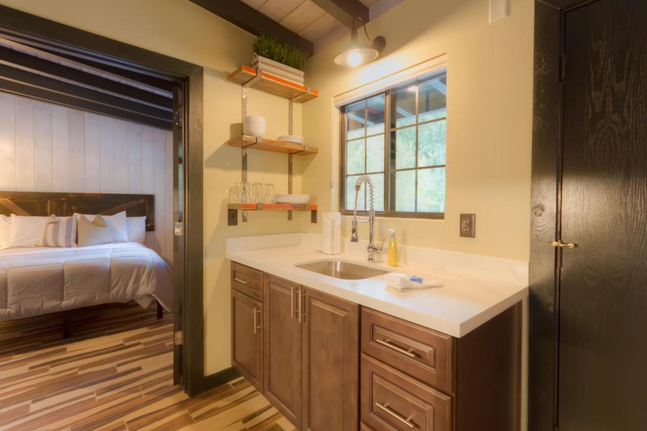 Destination Oak Creek 7 Apts *