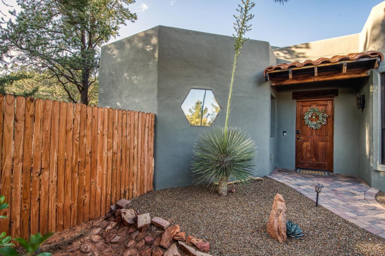 West Retreat W/ Views Of Coffee Pot Rock! Holiday home *