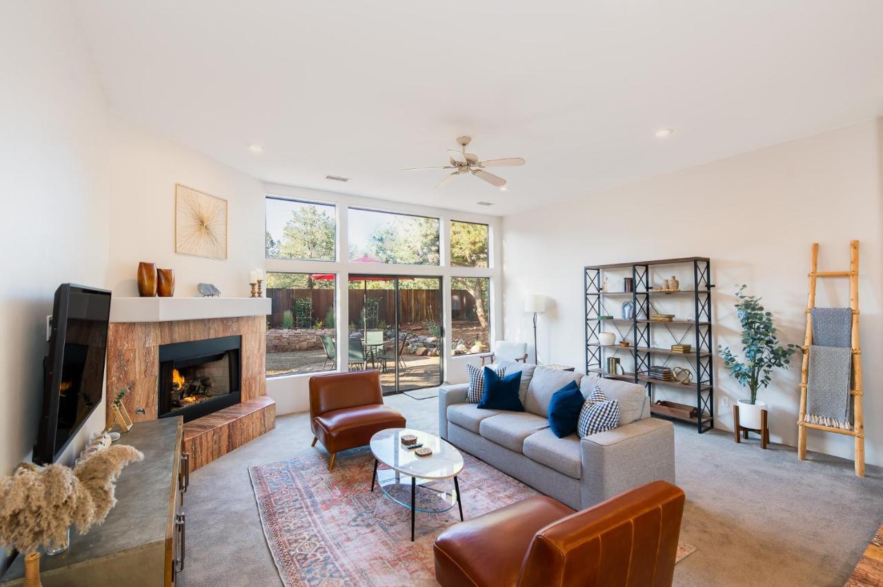 West Retreat W/ Views Of Coffee Pot Rock!