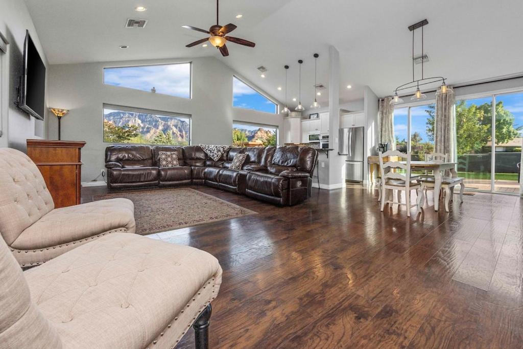 Uptown Gem! Wow! Views!! New! Barrel Sauna!!! Close To Trails, Walk To Uptown Sedona, Restaurants And Shopping Villa Sedona