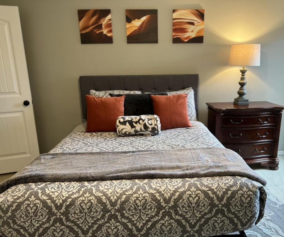 Uptown Gem! Wow! Views!! New! Barrel Sauna!!! Close To Trails, Walk To Uptown Sedona, Restaurants And Shopping Villa