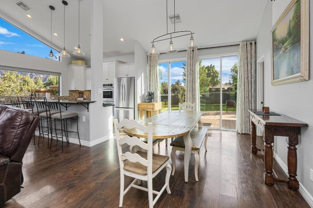 Uptown Gem! Wow! Views!! New! Barrel Sauna!!! Close To Trails, Walk To Uptown Sedona, Restaurants And Shopping
