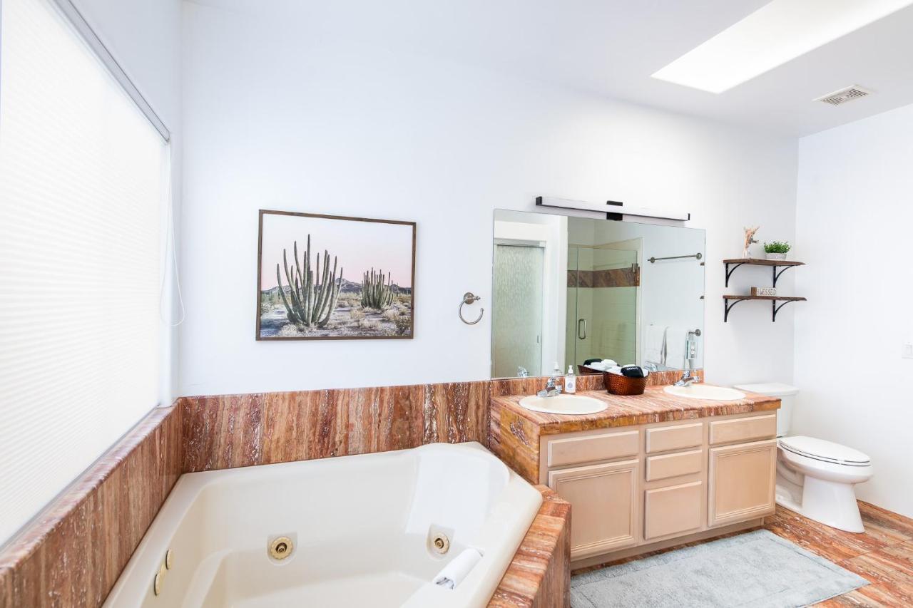 West Retreat W/ Views Of Coffee Pot Rock!
