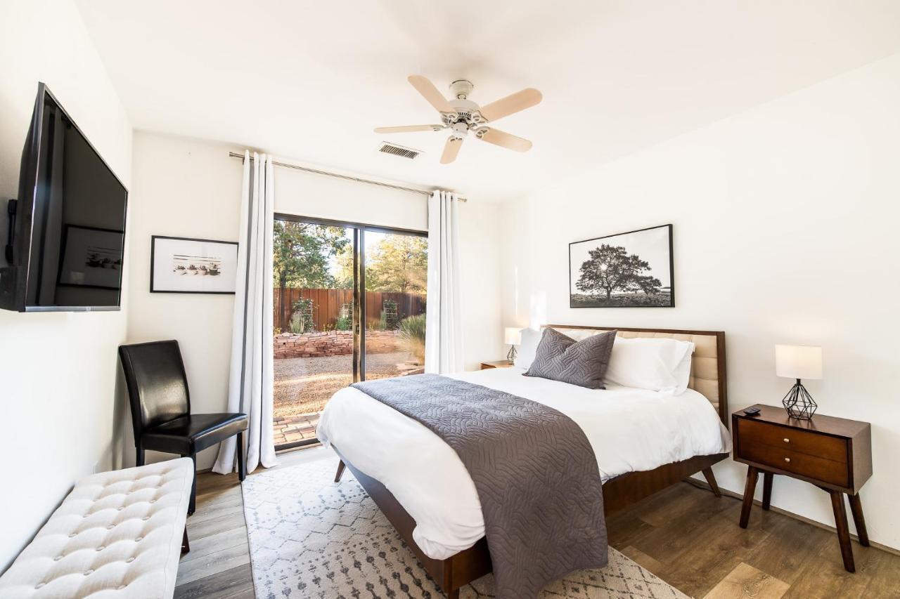 West Retreat W/ Views Of Coffee Pot Rock!