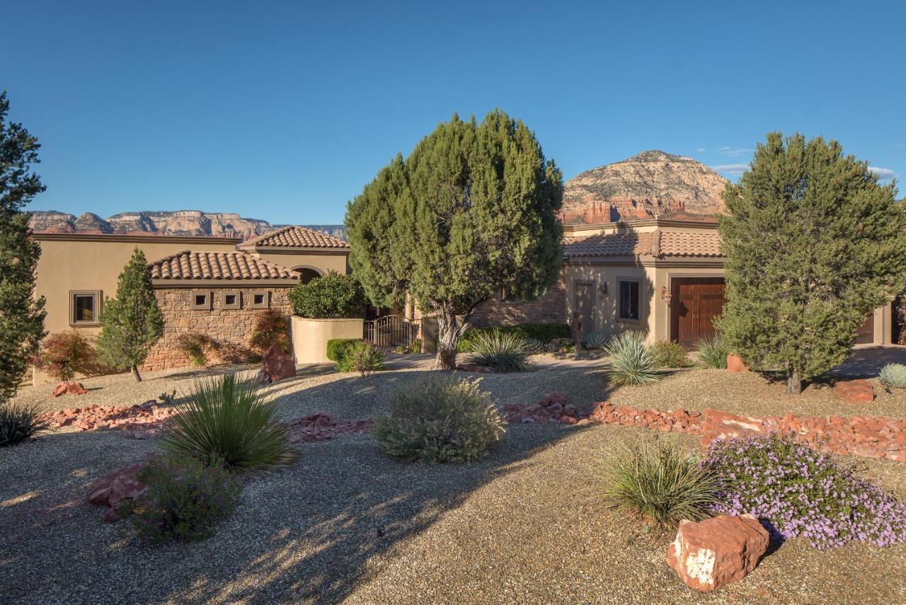 Palatial Paradise With Breathtaking Views Of Red Rock And Stunning Infinity Pool Holiday home