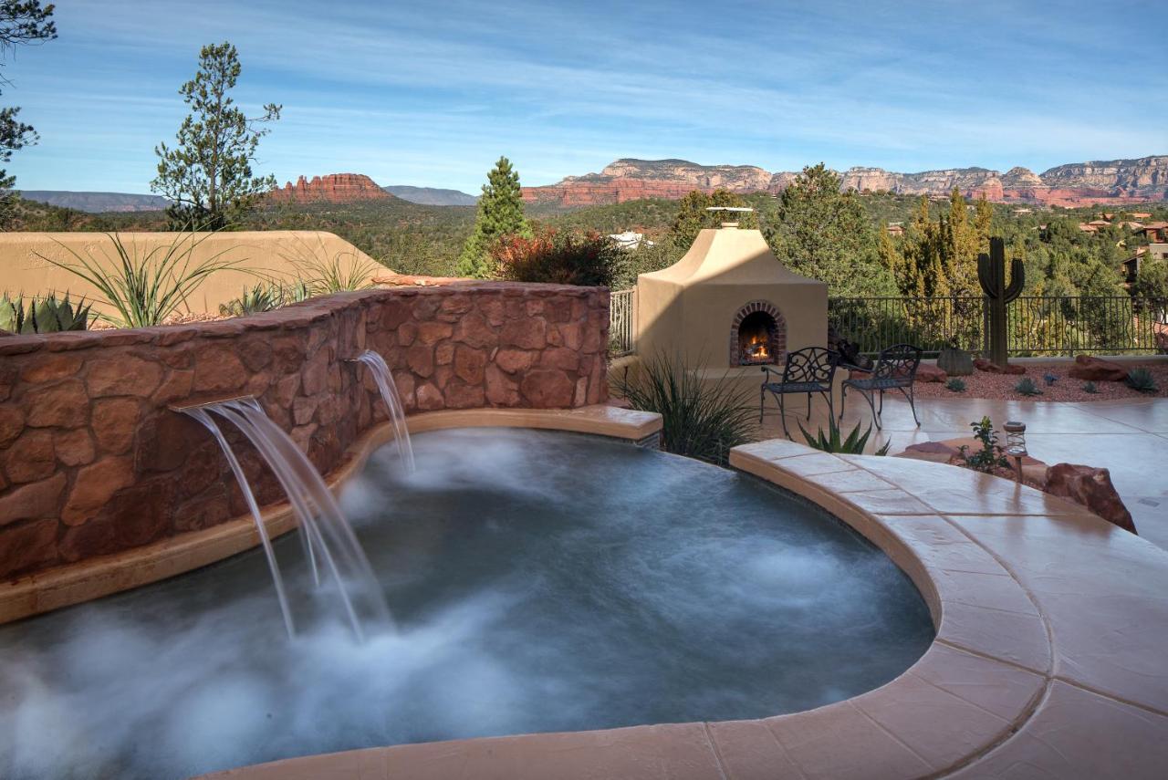 Palatial Paradise With Breathtaking Views Of Red Rock And Stunning Infinity Pool Holiday home