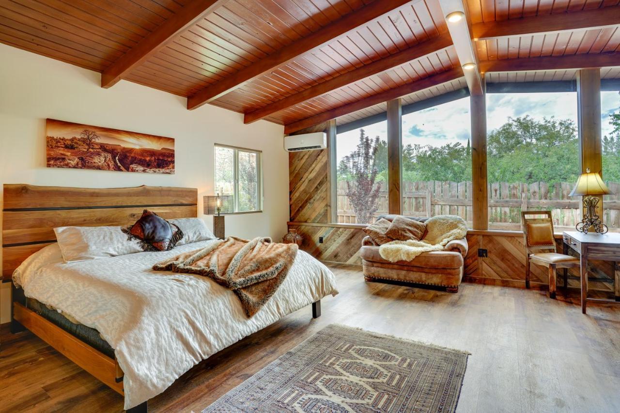 With Private Hot Tub And Red Rock Views! *