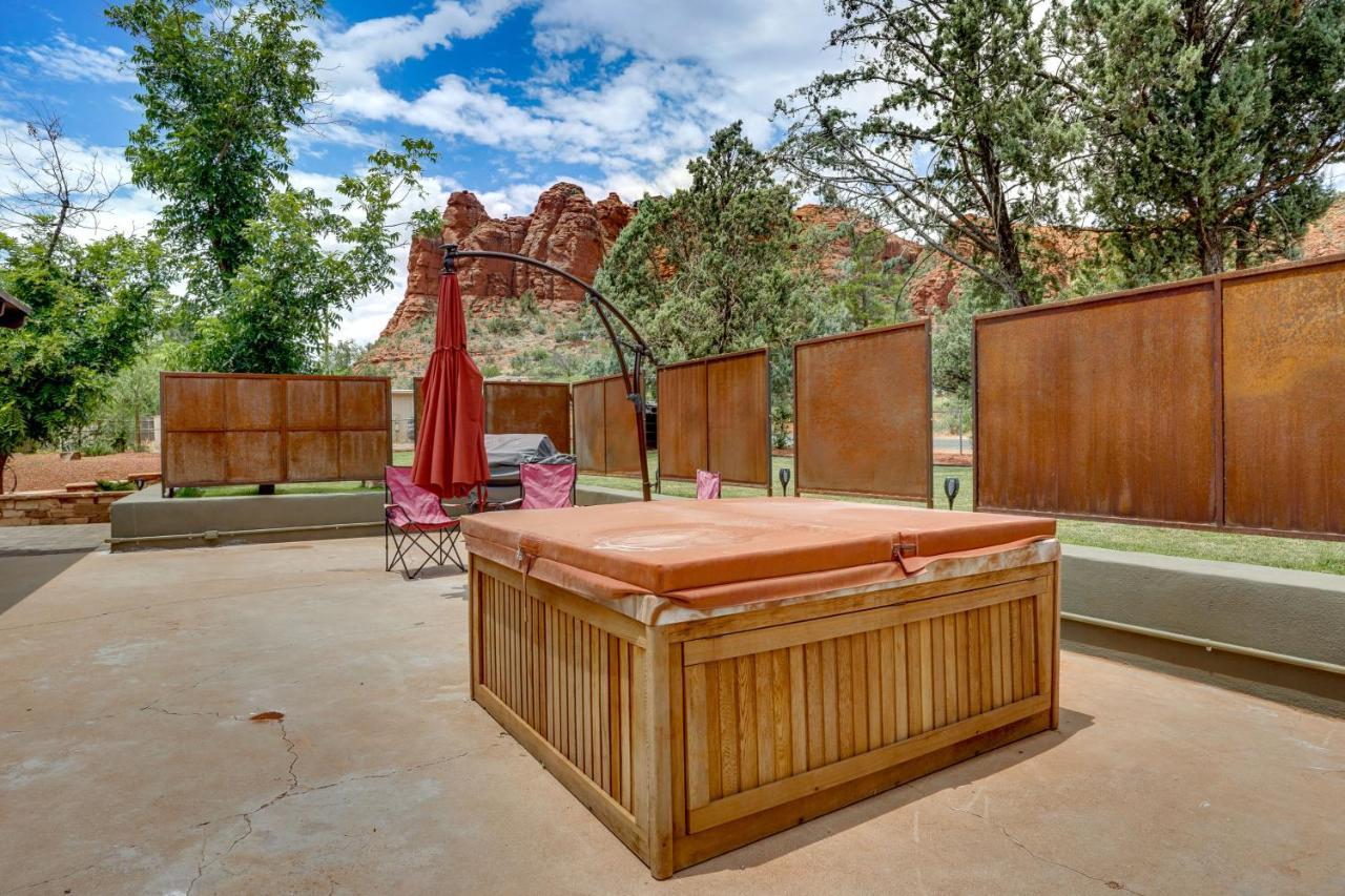 Holiday home With Private Hot Tub And Red Rock Views!