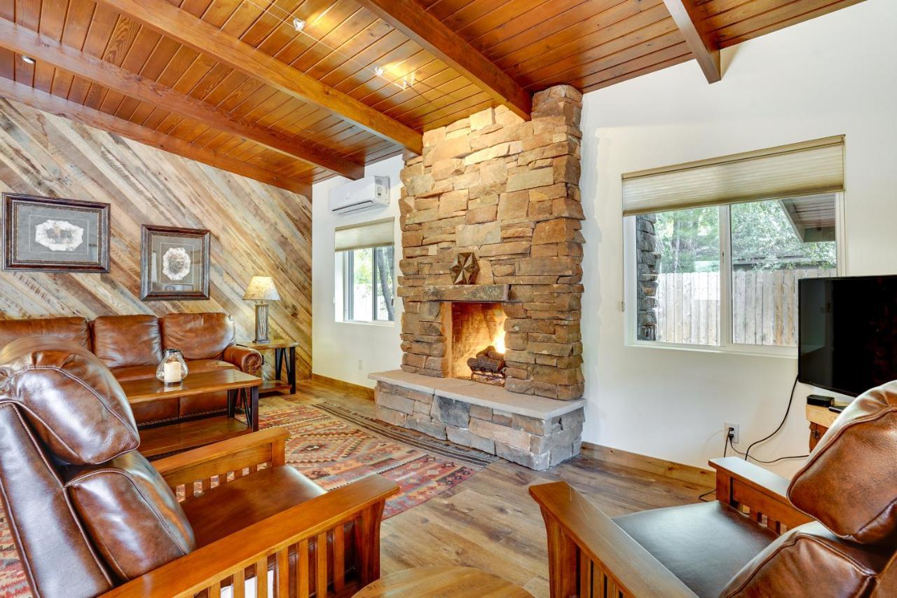 With Private Hot Tub And Red Rock Views! Holiday home Sedona