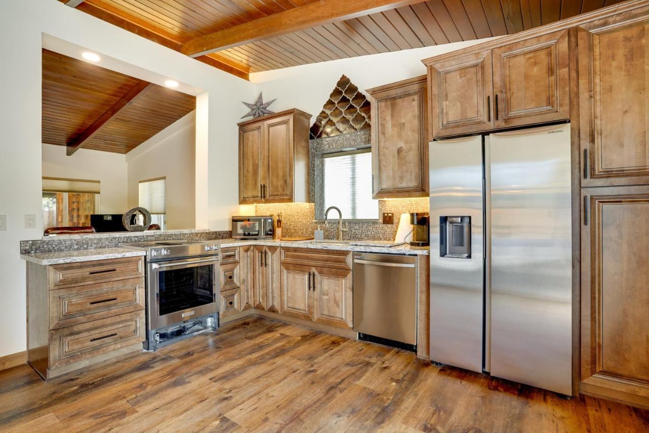 Holiday home With Private Hot Tub And Red Rock Views! *