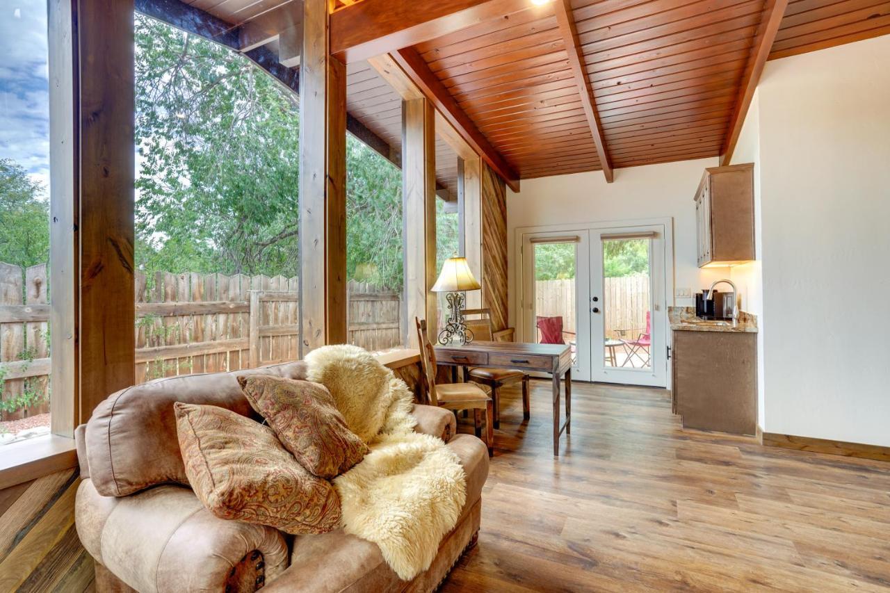 With Private Hot Tub And Red Rock Views! Holiday home Sedona