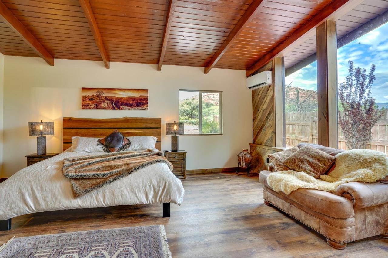 With Private Hot Tub And Red Rock Views! Holiday home