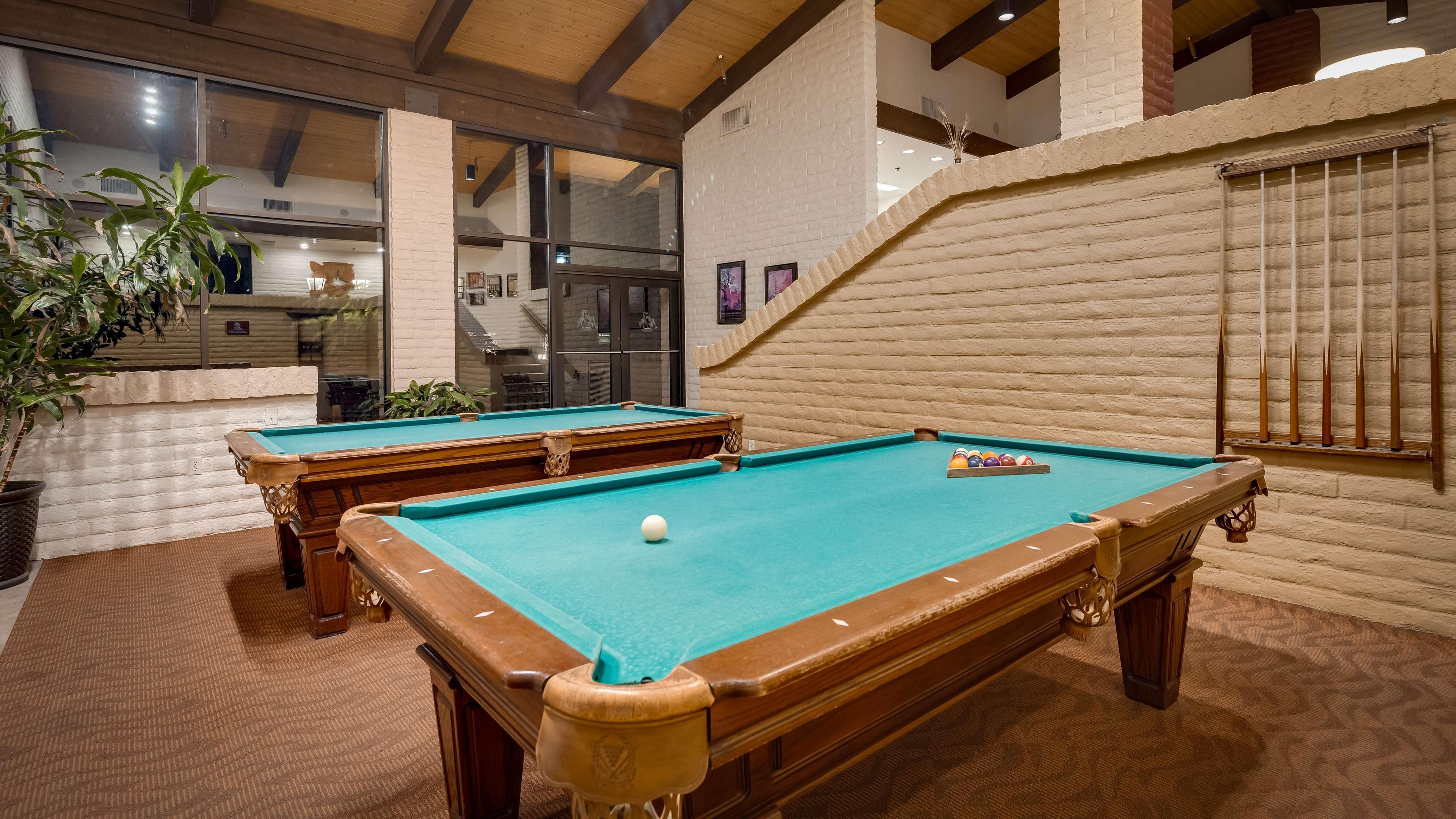 Western Arroyo Roble & Creekside Hotel