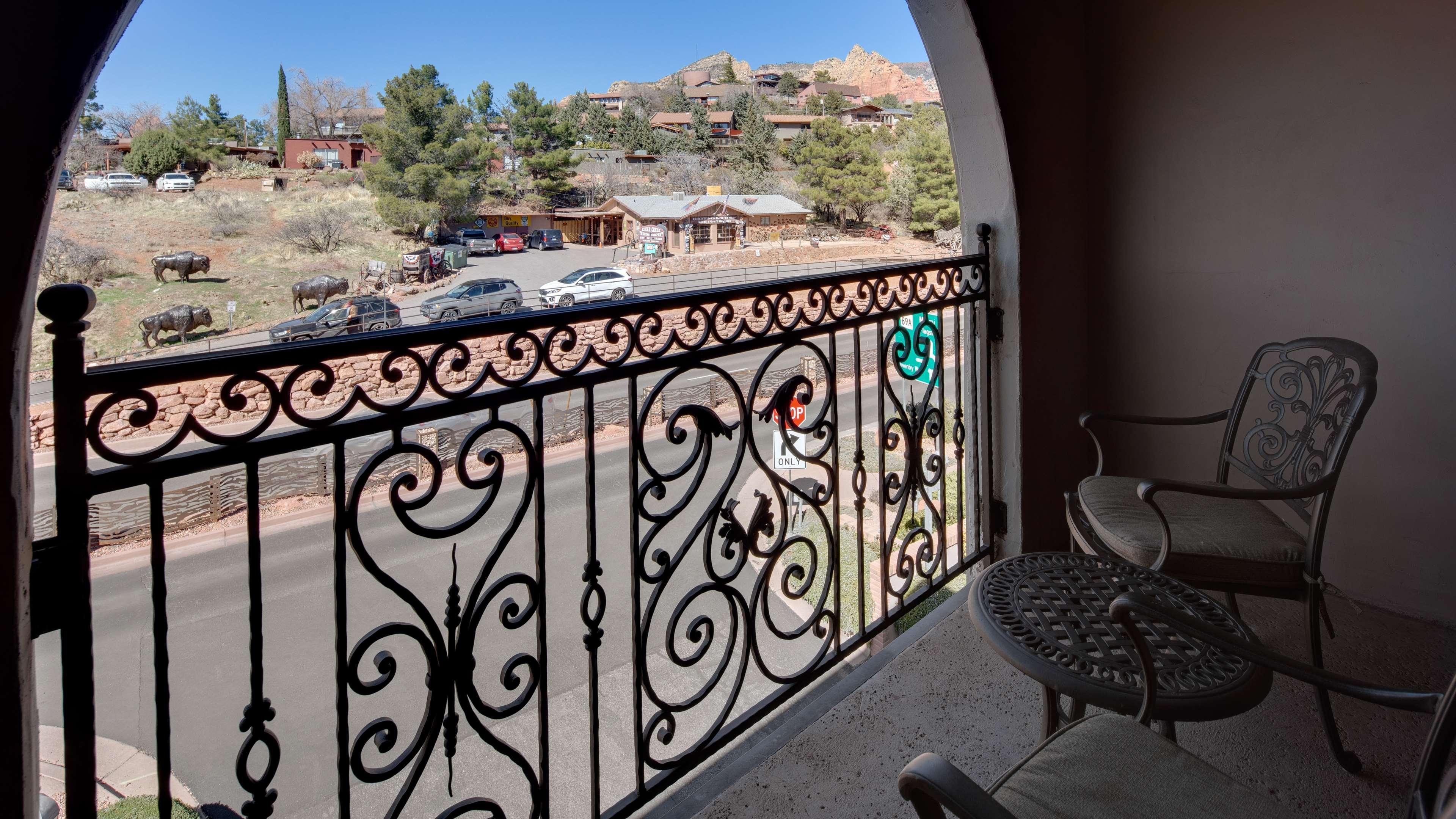 Western Arroyo Roble & Creekside Hotel