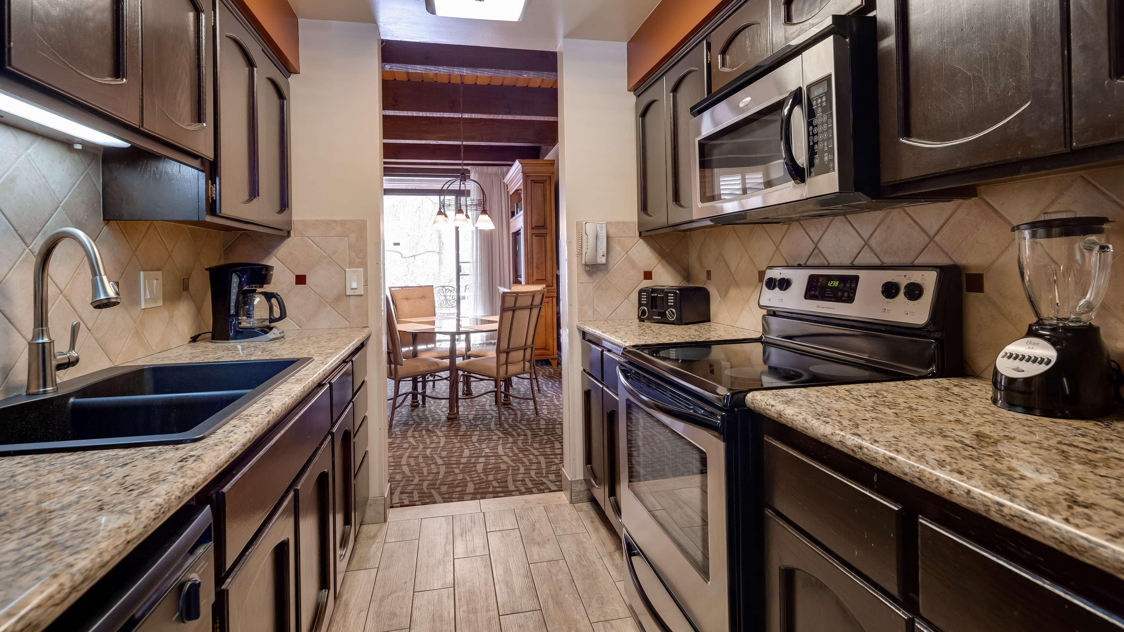 Western Arroyo Roble & Creekside Hotel 3*